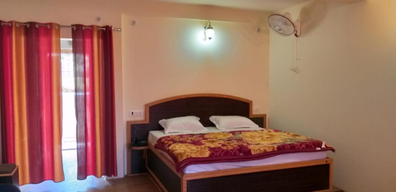 Elphinstone Inn Almora Exterior foto
