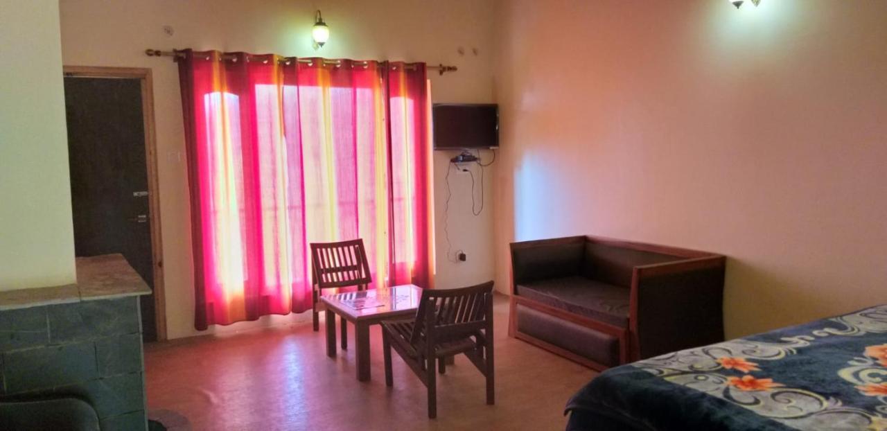 Elphinstone Inn Almora Exterior foto