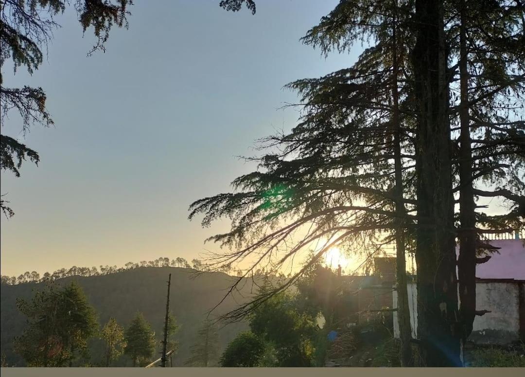 Elphinstone Inn Almora Exterior foto